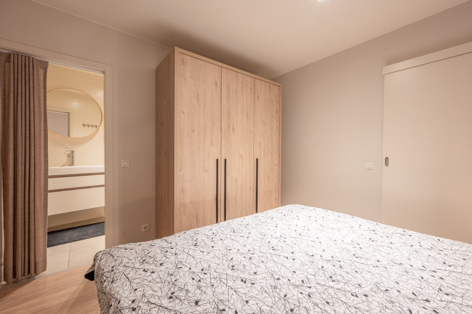 Modern appartement te koop in Knokke-Heist – ideale investering of tweede verblijf. foto 8