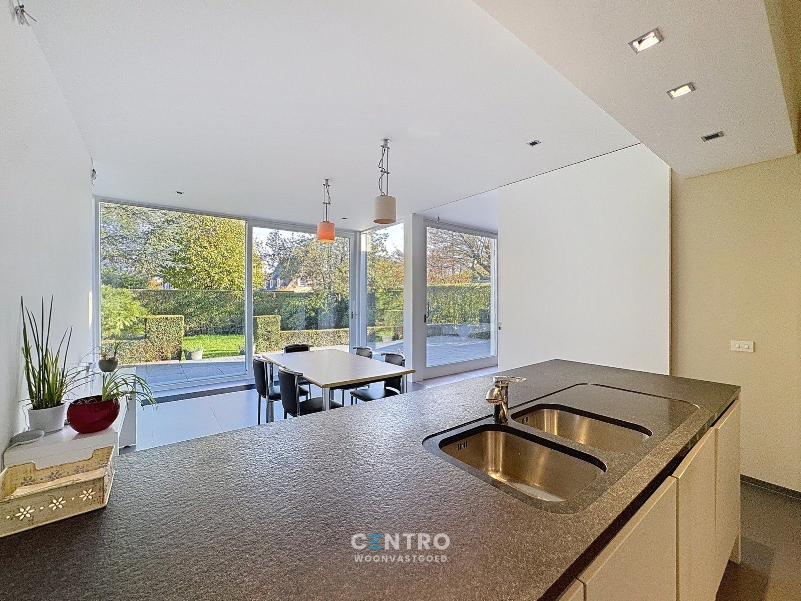 Karaktervolle villa met 5 slpks, praktijkruime en ZUIDgerichte tuin in 't Motje! foto 14