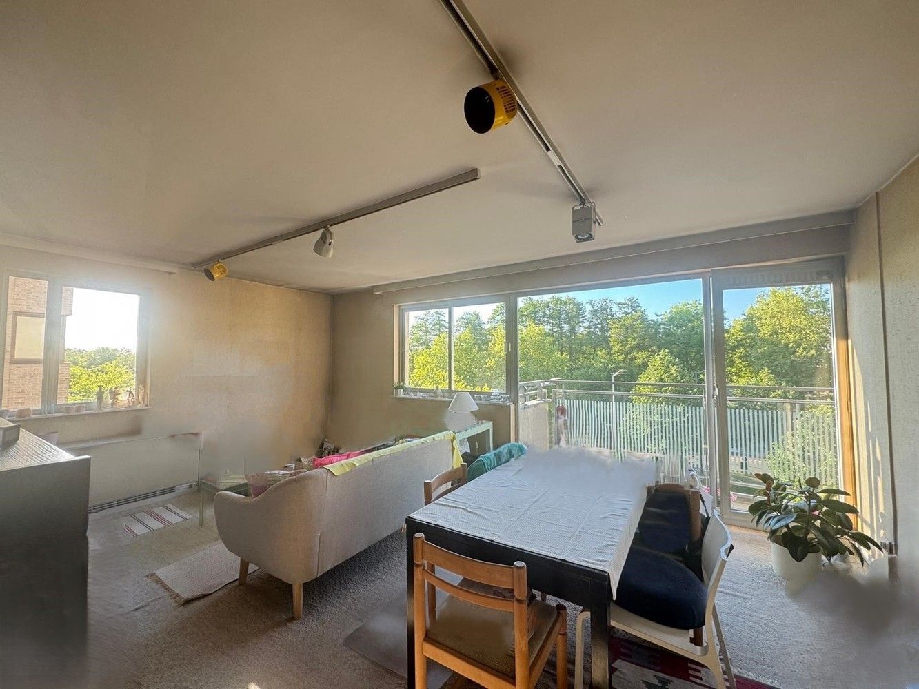 Ruim appartement (H.O.B) pal in Genk-Centrum - Investeringskans! foto 2