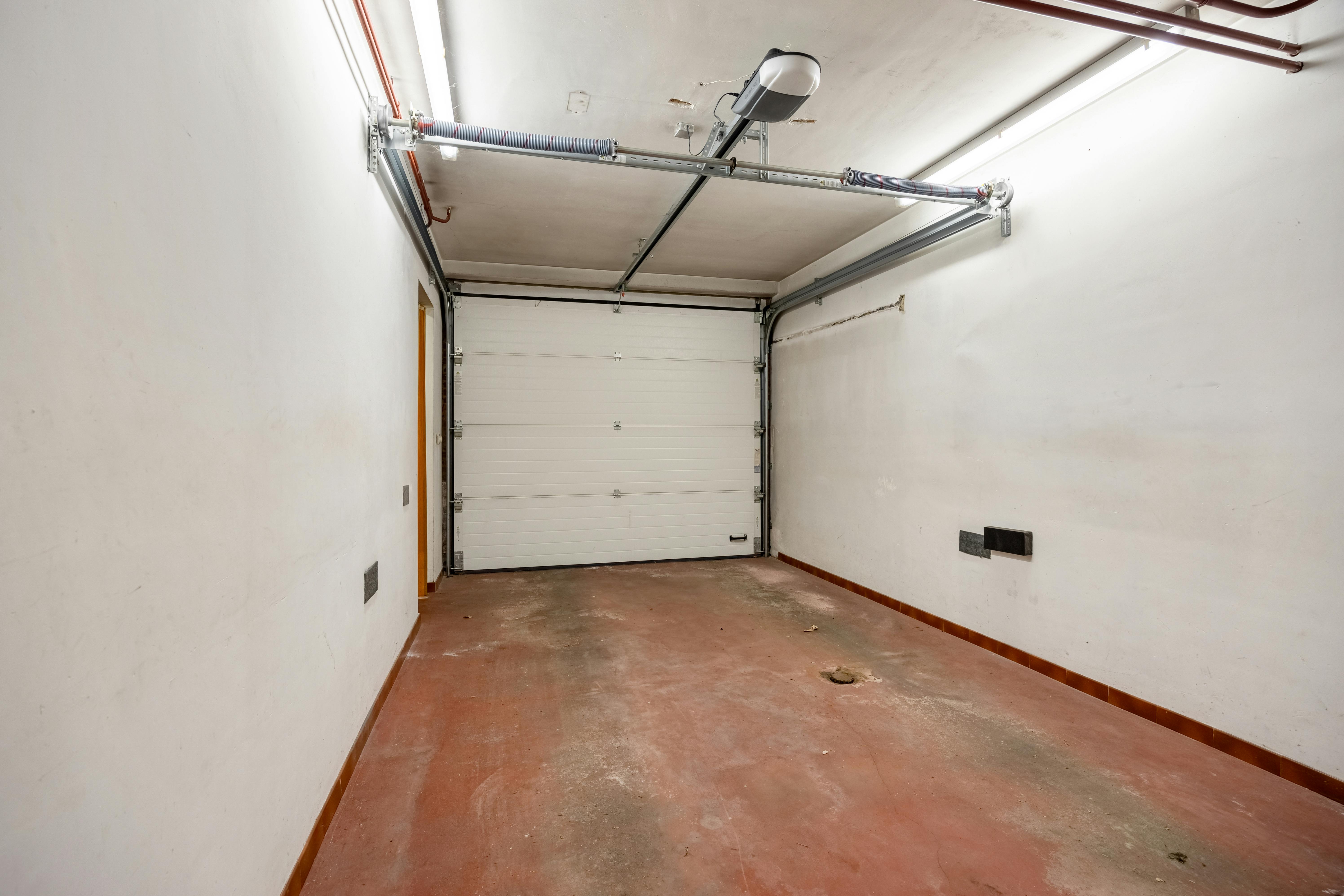 Te renoveren ruime gezinswoning met 5 slaapkamers te Hasselt foto 23