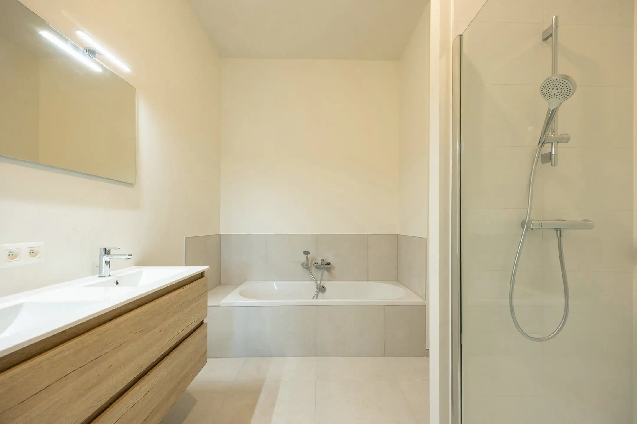 Ruim gelijkvloers nieuwbouwappartement met 3 slaapkamers foto 12