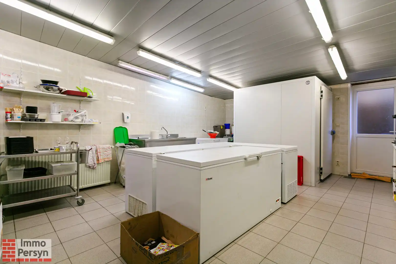 Commercieel pand (inclusief handelsfonds) met instapklaar appartement en achterliggend perceel foto 13