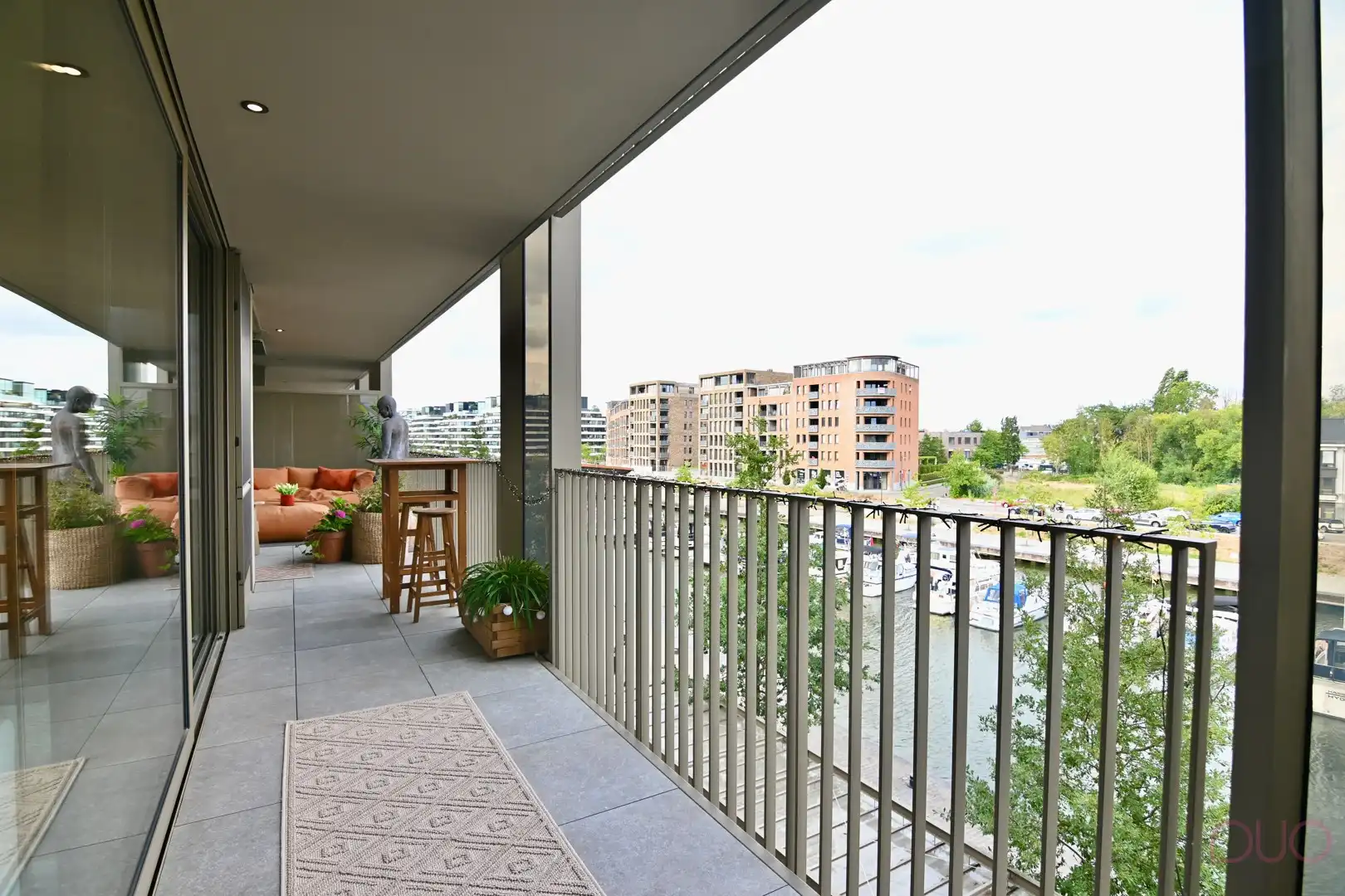 Wonen aan het water, midden in het bruisende hart van Hasselt – perfect bereikbaar en volledig instapklaar! foto 3