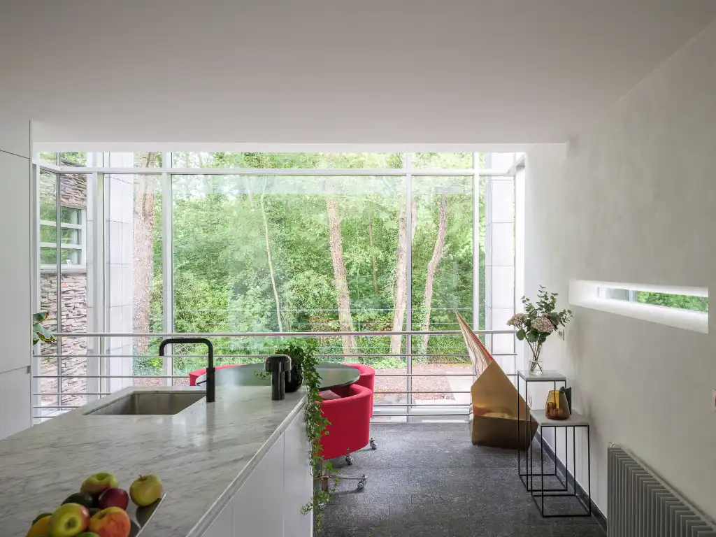 Vrijstaande architectenwoning (bvo 444 m²) op de grens met natuurpark Overmeers foto 9