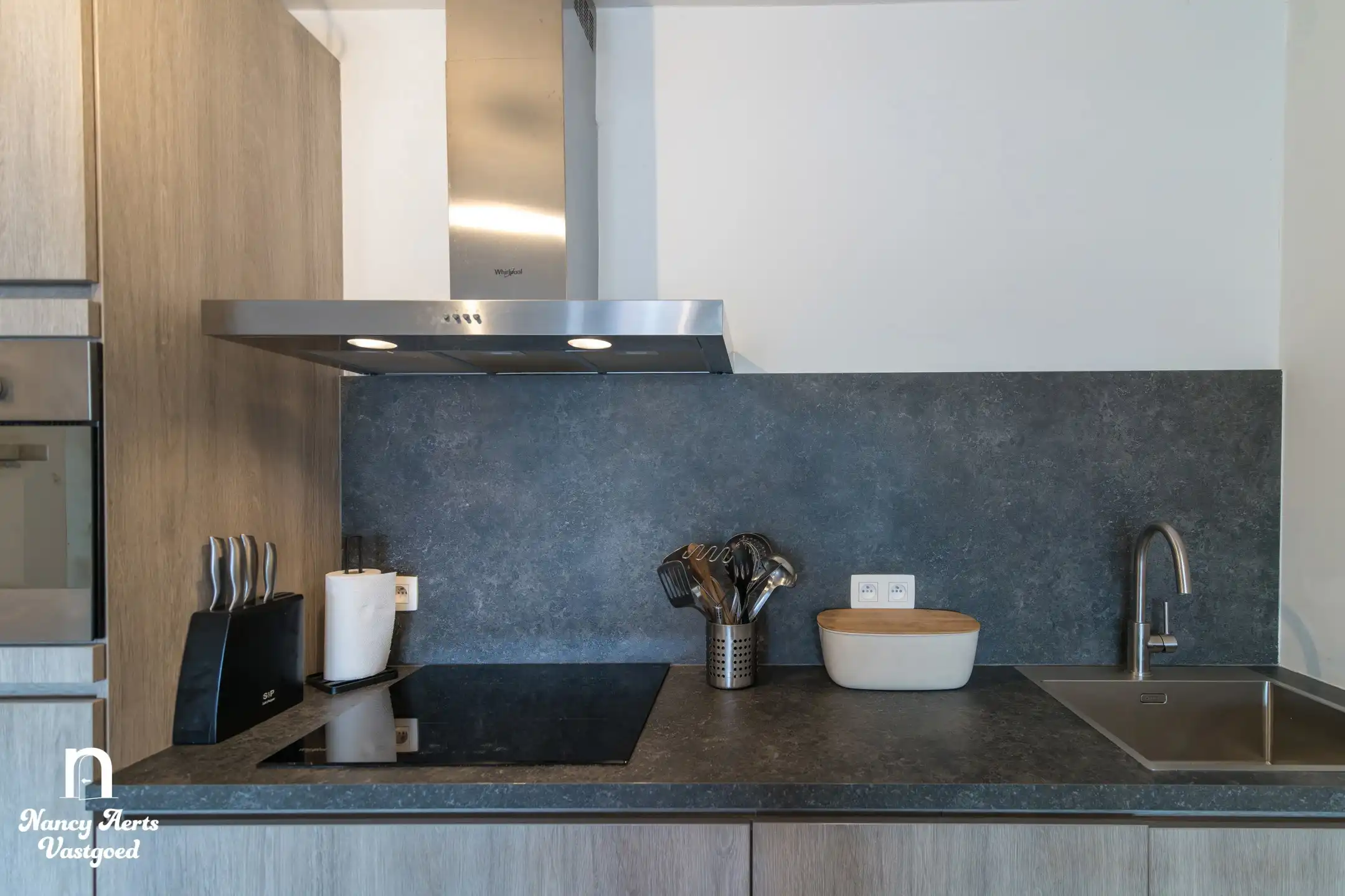 Instapklaar, modern appartement (2023) met gezellig terras foto 8