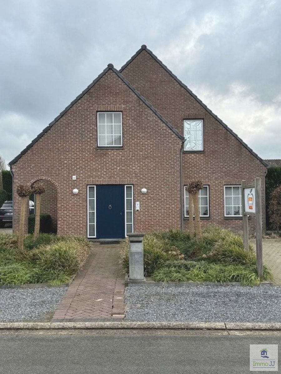 Ruime landelijke woning met 4 slaapkamers  foto {{pictureIndex}}