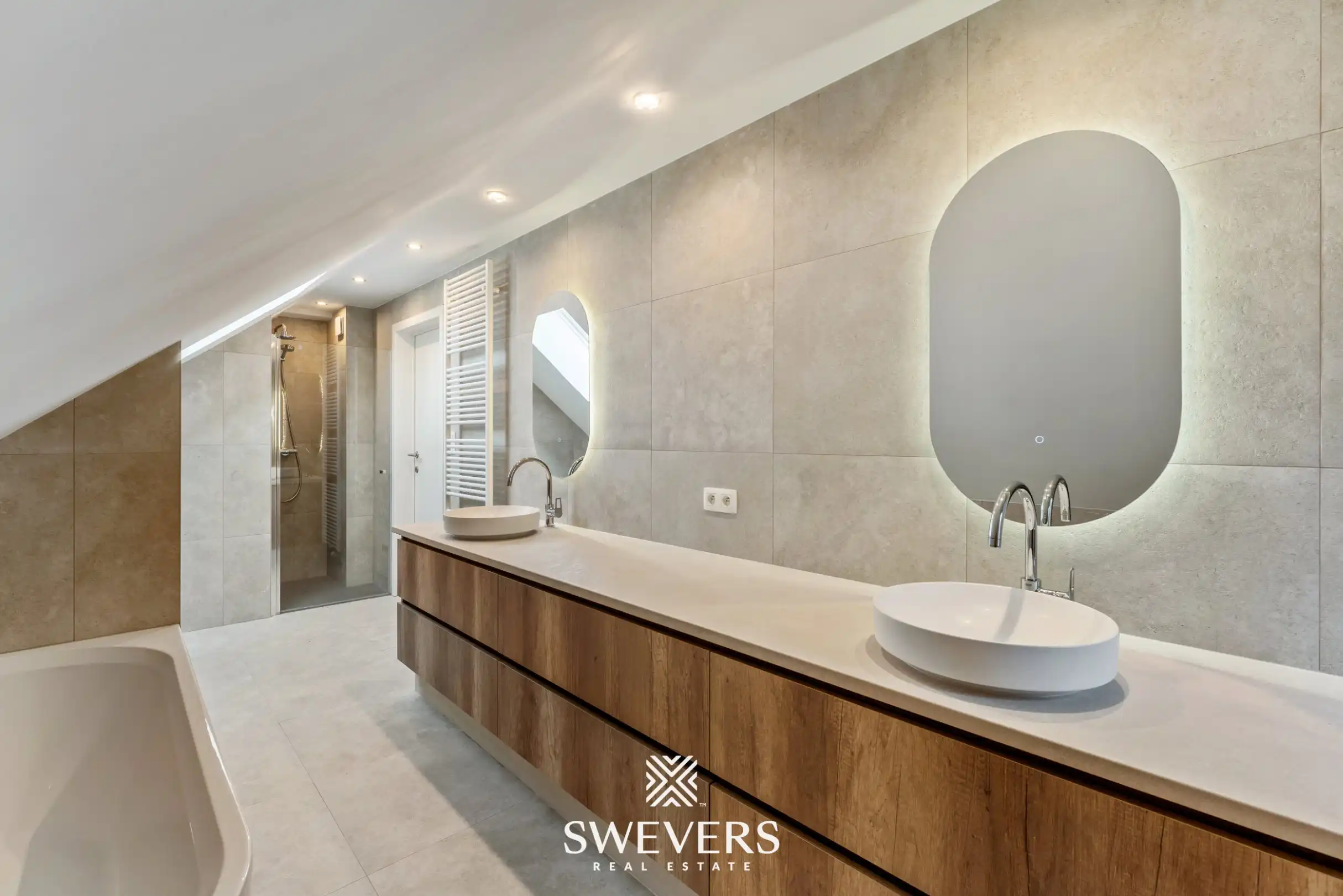 Zeer ruime woning met praktijkruimte op 28a 69ca in Heusden-Zolder foto 17