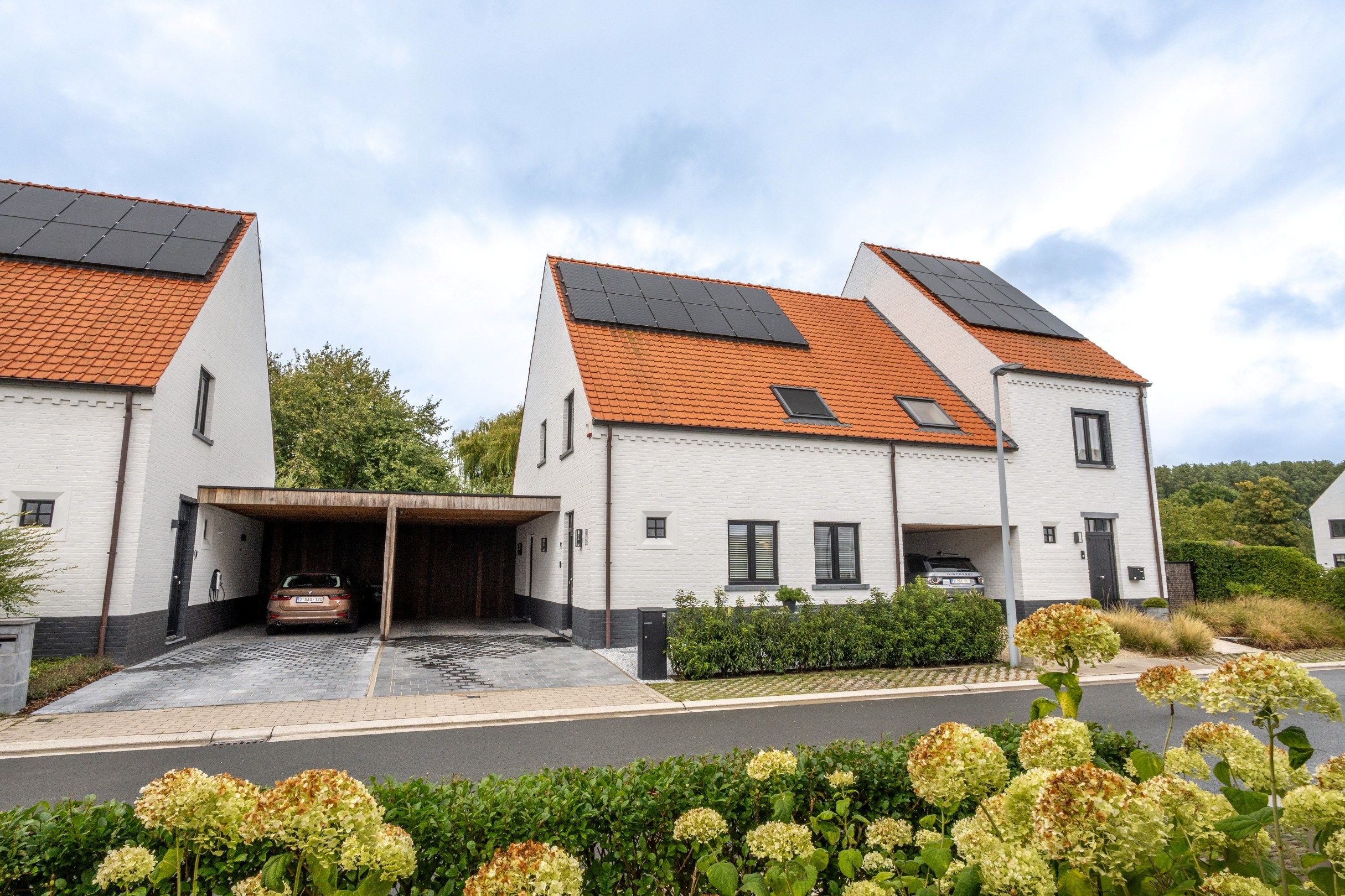 Stijlvolle en energiezuinige woning te Moerkerke  foto {{pictureIndex}}