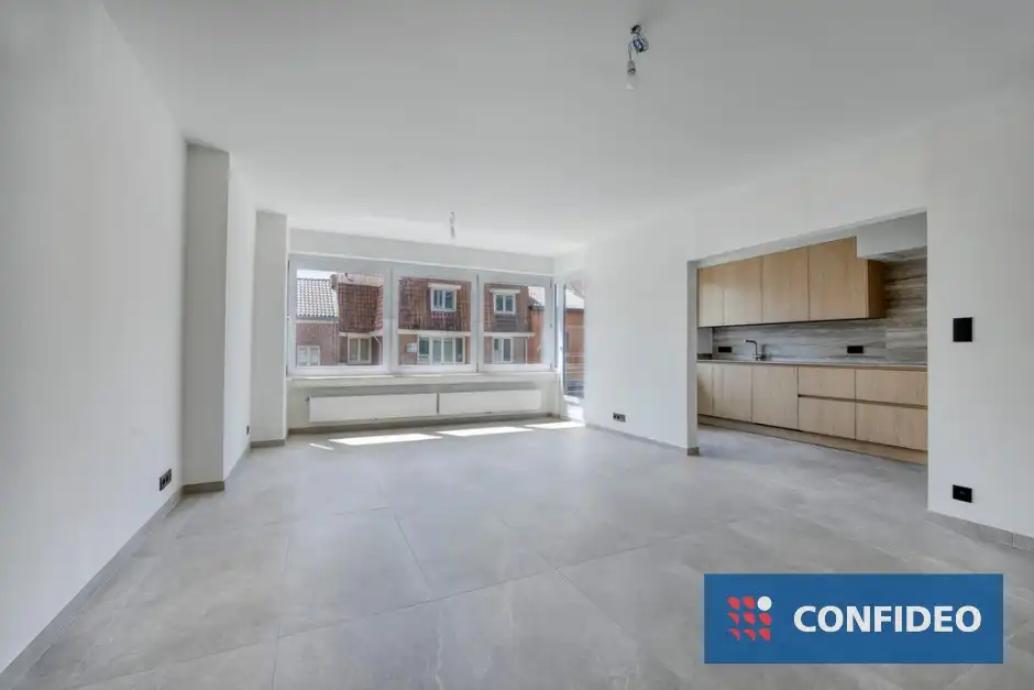 Luxueus, volledig gerenoveerd appartement met 3 slaapkamers, autostaanplaats en kelder foto {{pictureIndex}}