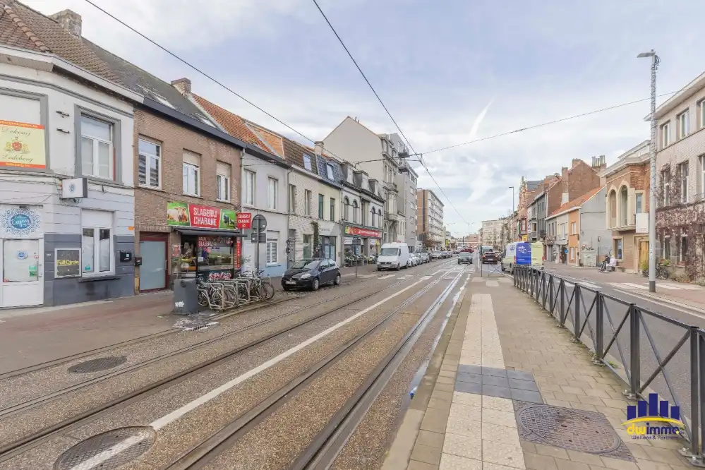 Opbrengsteigendom met woonst te koop op toplocatie langs de Brusselsesteenweg Gent foto 2