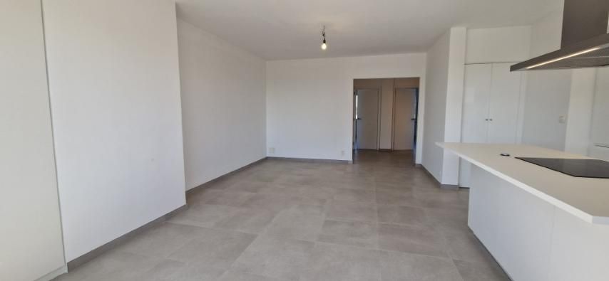 Volledig vernieuwd APPARTEMENT op de 4de verdieping met 2 slaapkamers, ondergrondse kelder en garage in het hoofdgebouw foto 17