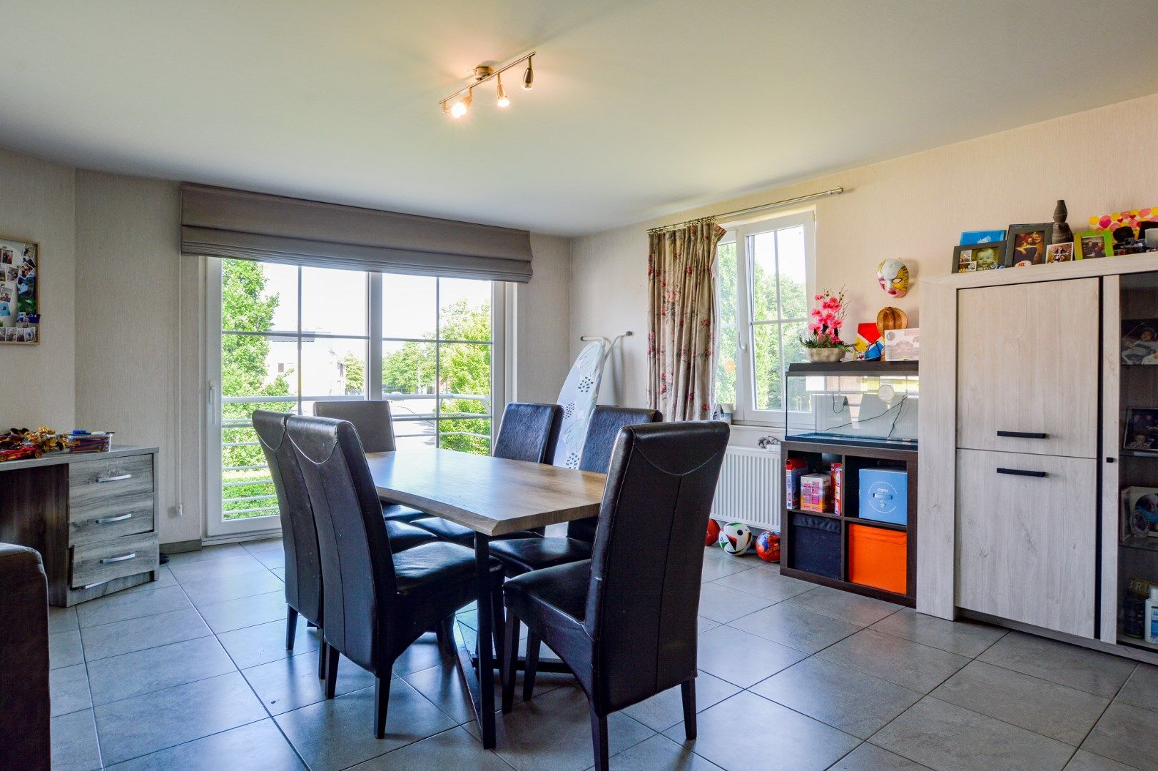 Instapklare duplex met 2 slaapkamers in het hart van Eernegem foto 2