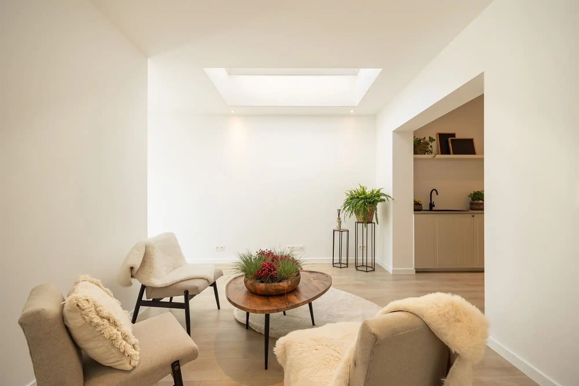 Volledig gerenoveerde woning met 3 slpkmrs en stadskoer foto 4