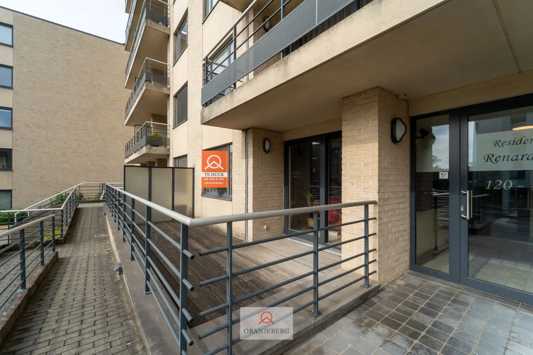 Gelijkvloers 3 slpk appartement met groot terras vlakbij Station foto 31