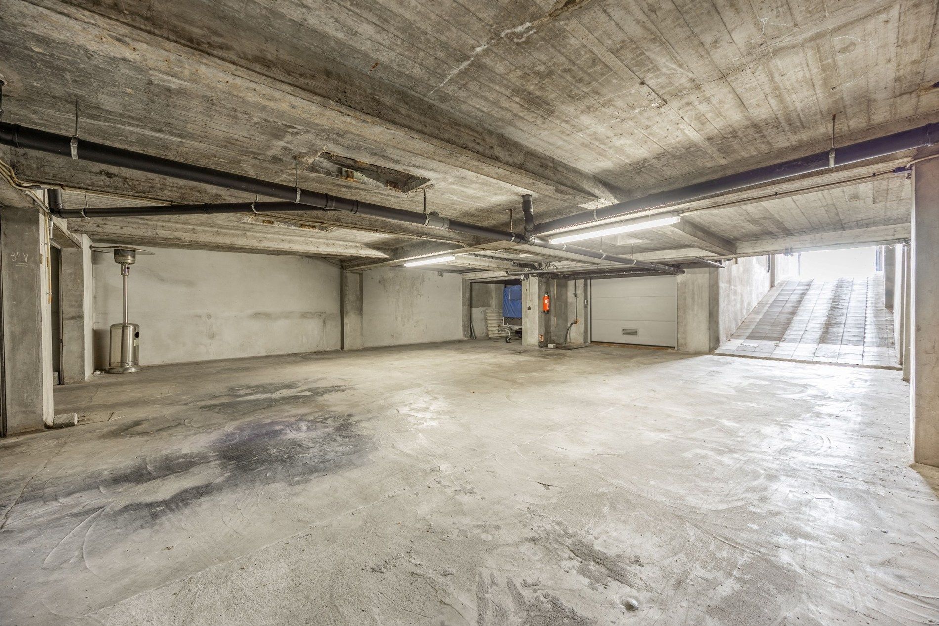 RUIM INSTAPKLAAR APPARTEMENT MET GARAGE foto 16