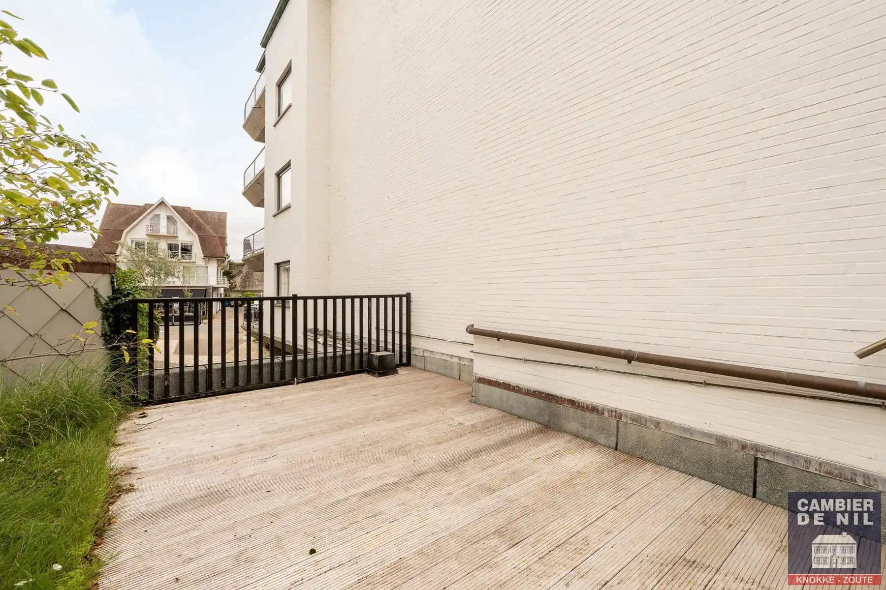 Ruim, ongemeubeld hoekappartement nabij het Albertplein  foto 17