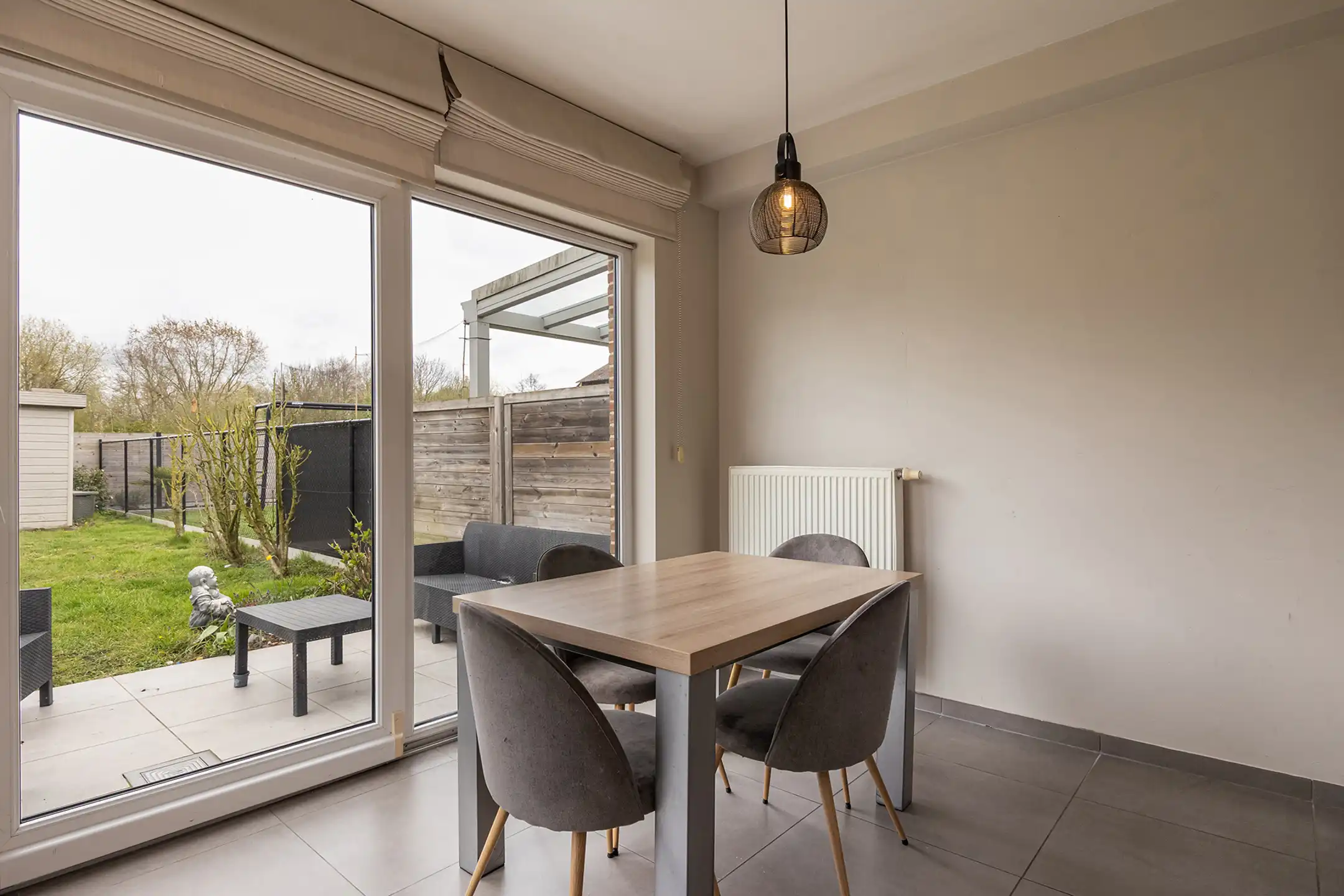 Instapklare recente HOB met 3 slaapkamers, tuin en garage foto 5