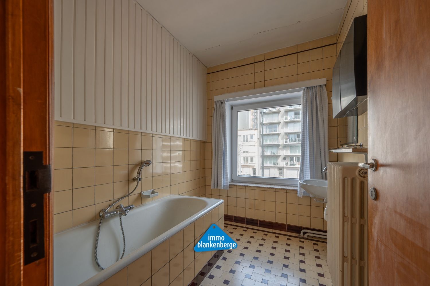 Ruime Bel-etagewoning op een Steenworp van Zee, Strand en Duinen foto 16