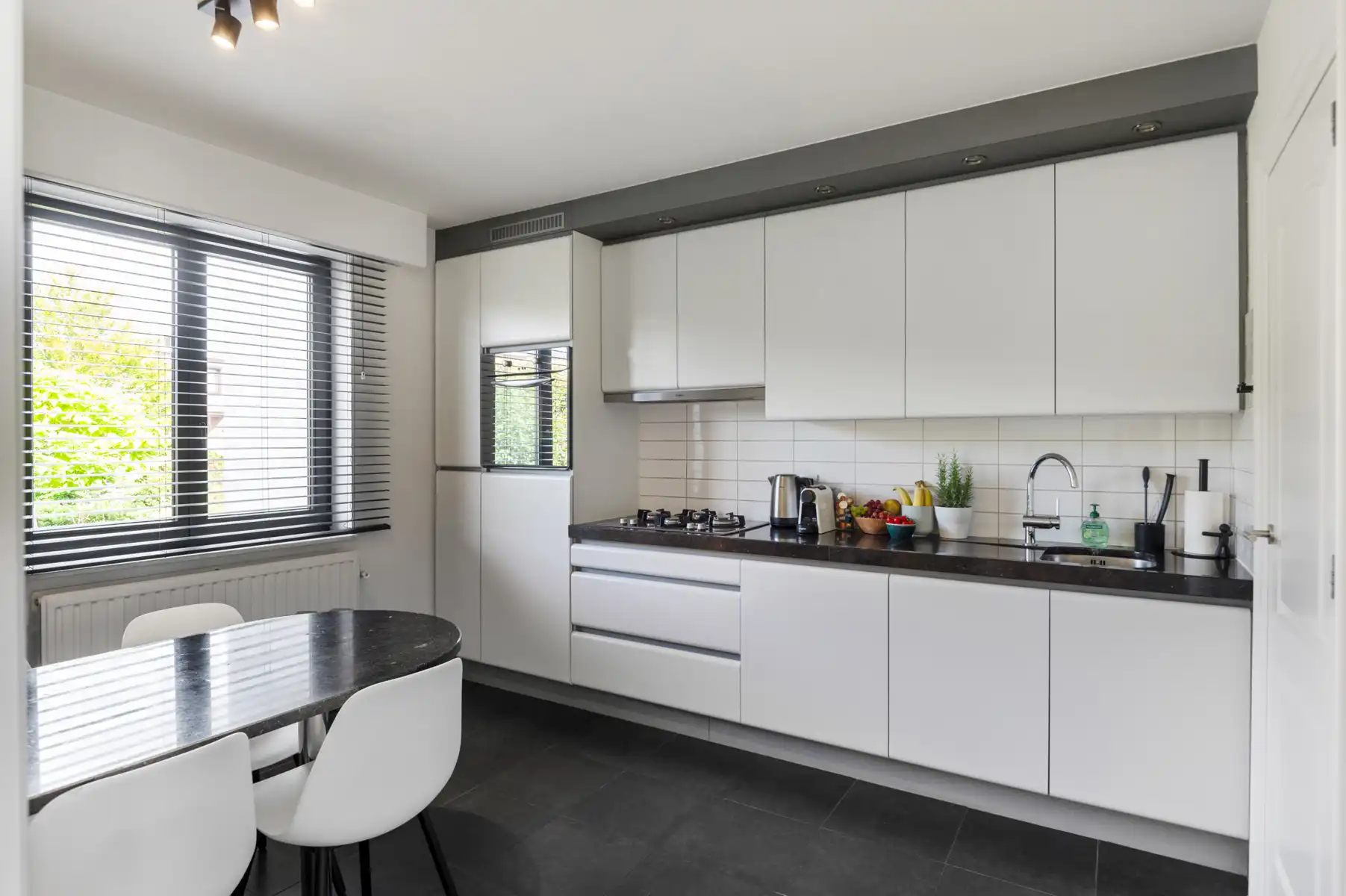 Een bel-etage met een verhaal op elke verdieping foto 15