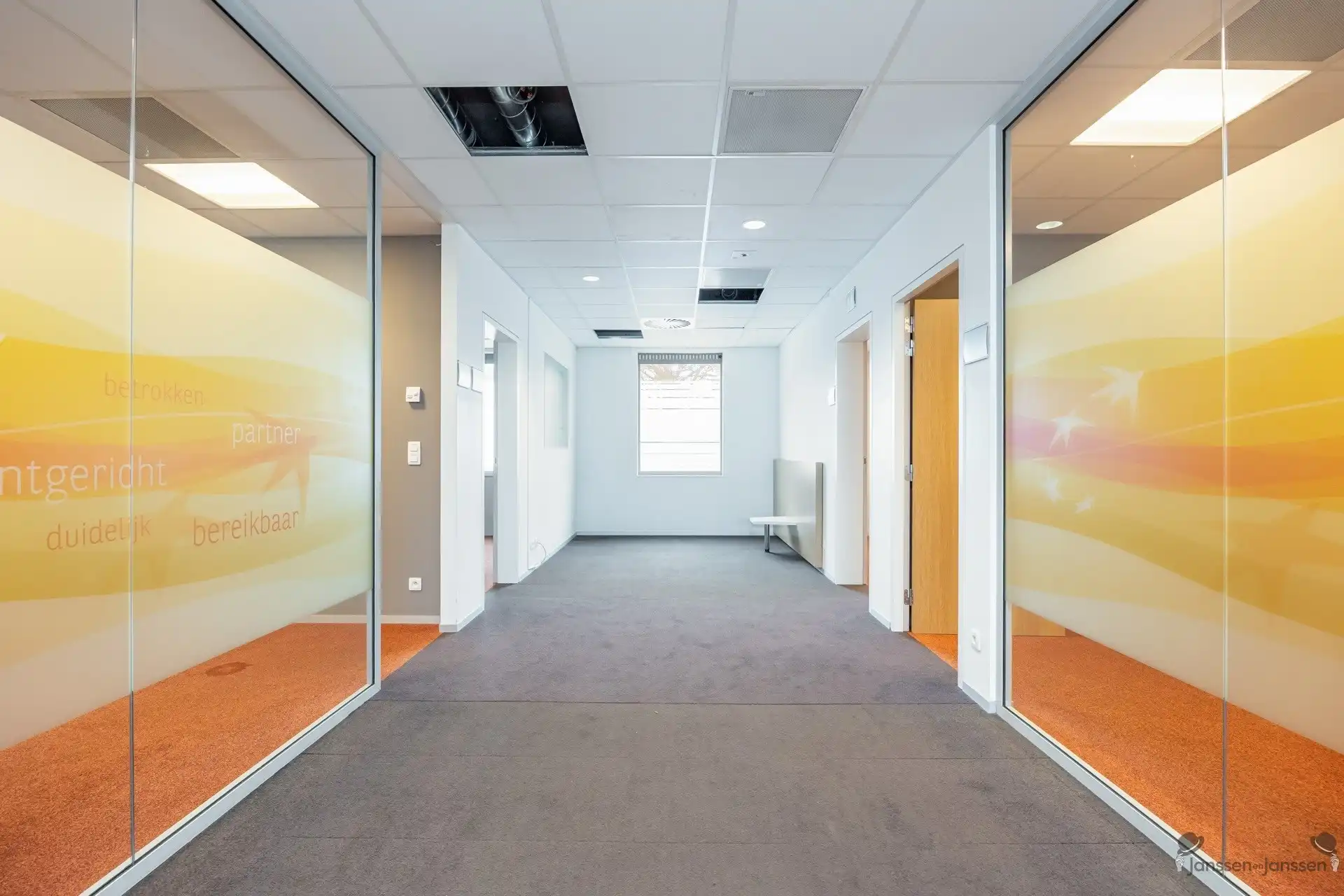 Commercieel gebouw met parkeergelegenheid! foto 14