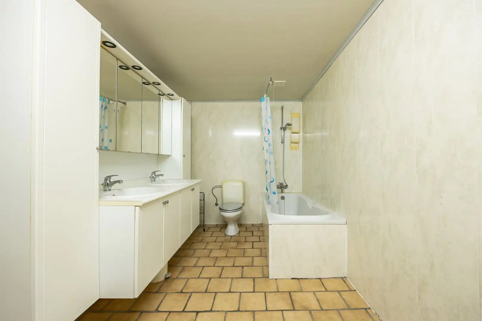 Handelspand met appartement, magazijn én hangar foto 12