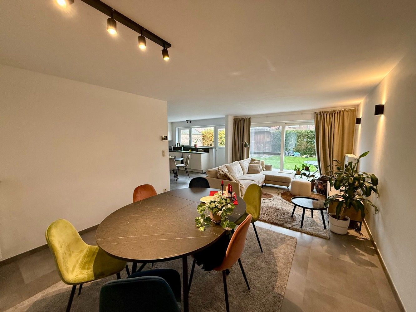 Recente, energiezuinige woning met 3 slaapkamers te huur! foto 2