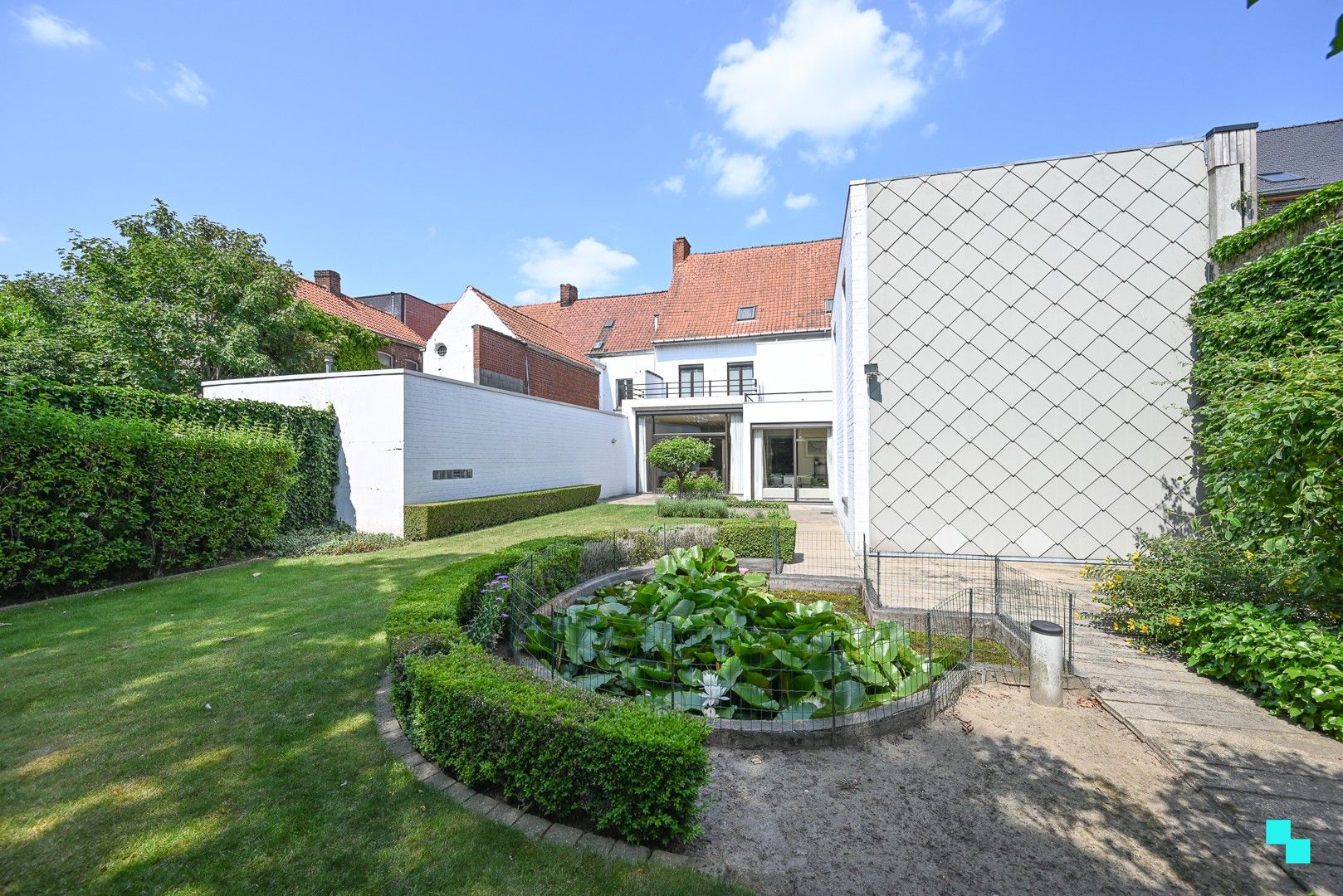 Wonen in erfgoed, zicht op het groen, midden in de stad Izegem. foto 14