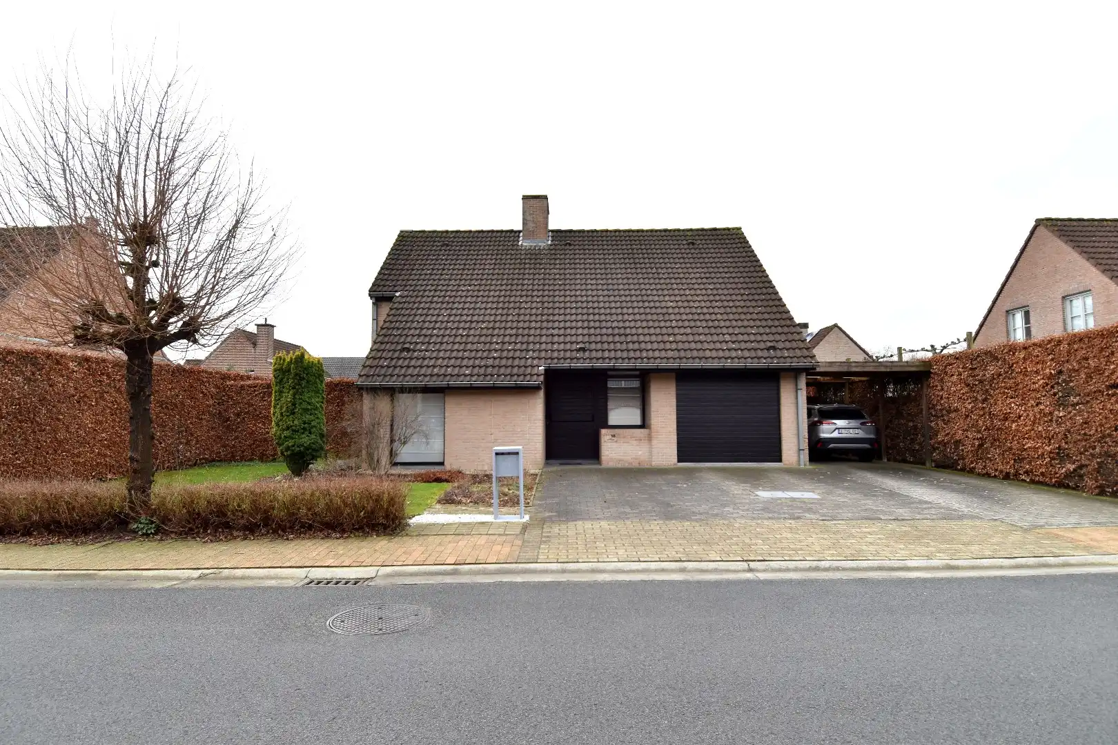 Alleenstaande woning met 4 slaapkamers en zonnige tuin te koop in residentiële buurt te Wevelgem foto 2