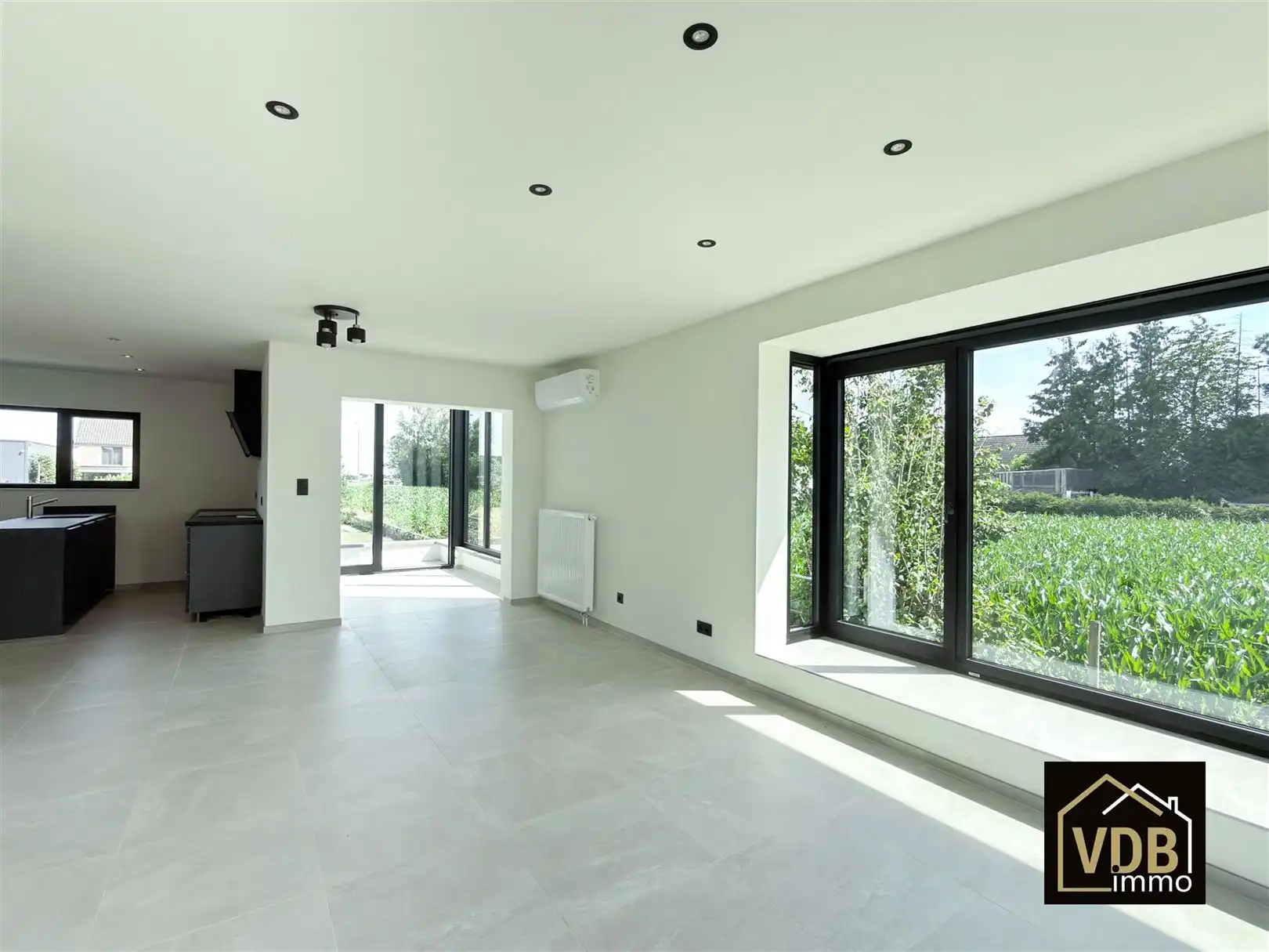 Een knus gerenoveerde woning met 3 slaapkamers en tuin foto 12