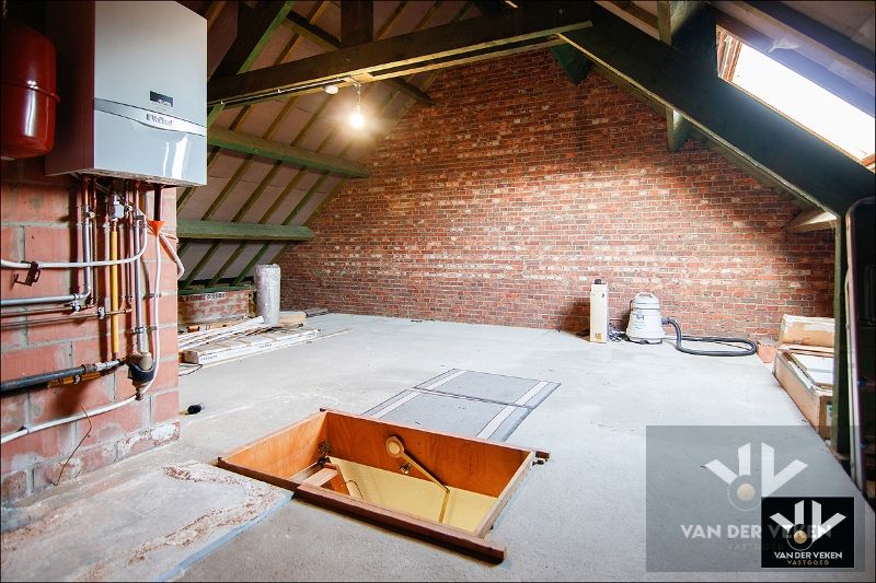 Charmante en verzorgde rijwoning met gezellig stadstuintje en 2 parkeerplaatsen in hartje Runkst foto 30