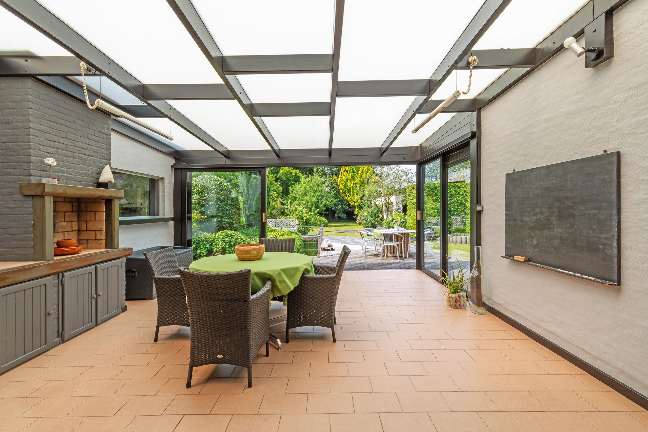 Charmante ruime woning (6 SLPK) met mooie tuin + vijver  foto 13