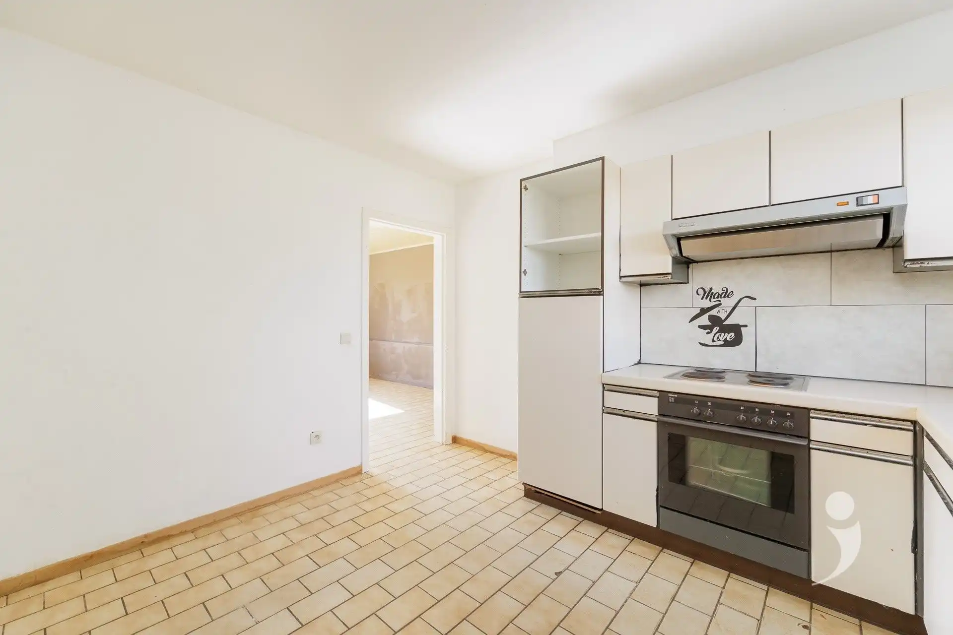 Ruime te renoveren woning met 3 slaapkamers foto 16