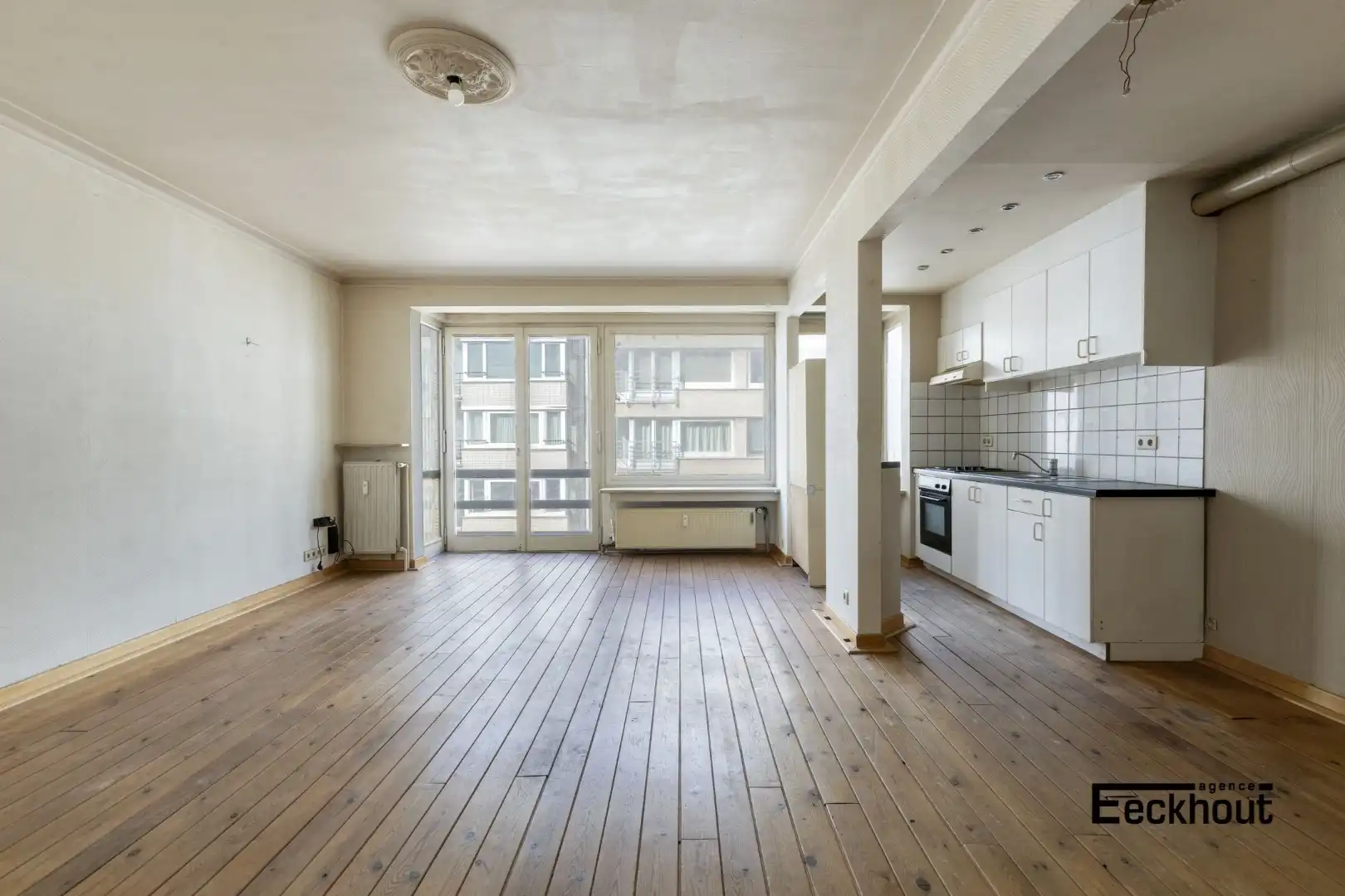 Op te frissen 2 slaapkamer appartement in hartje Oostende! foto 4