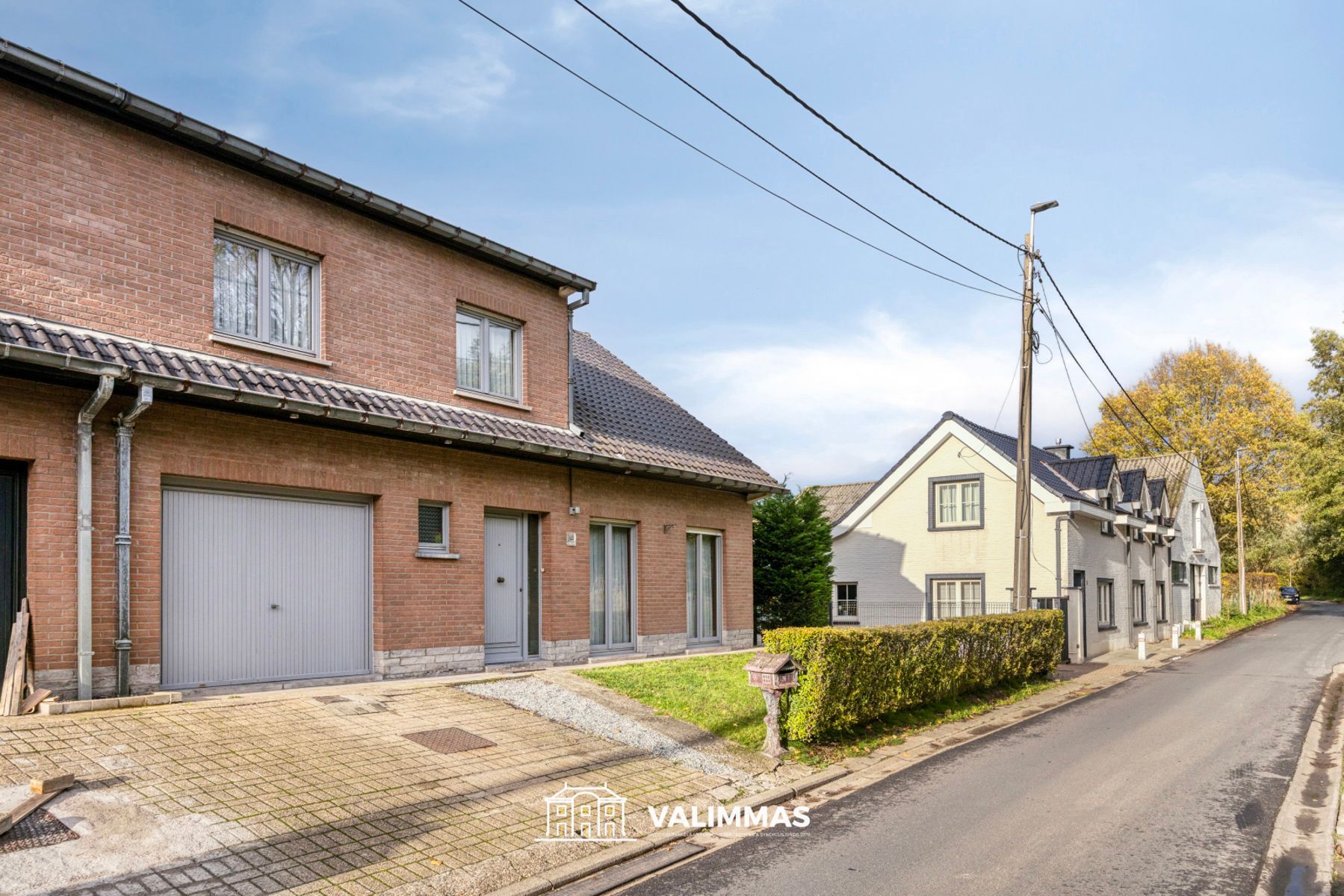 Verzorgde, mooi gelegen driegevelwoning met garage & tuintje foto 2