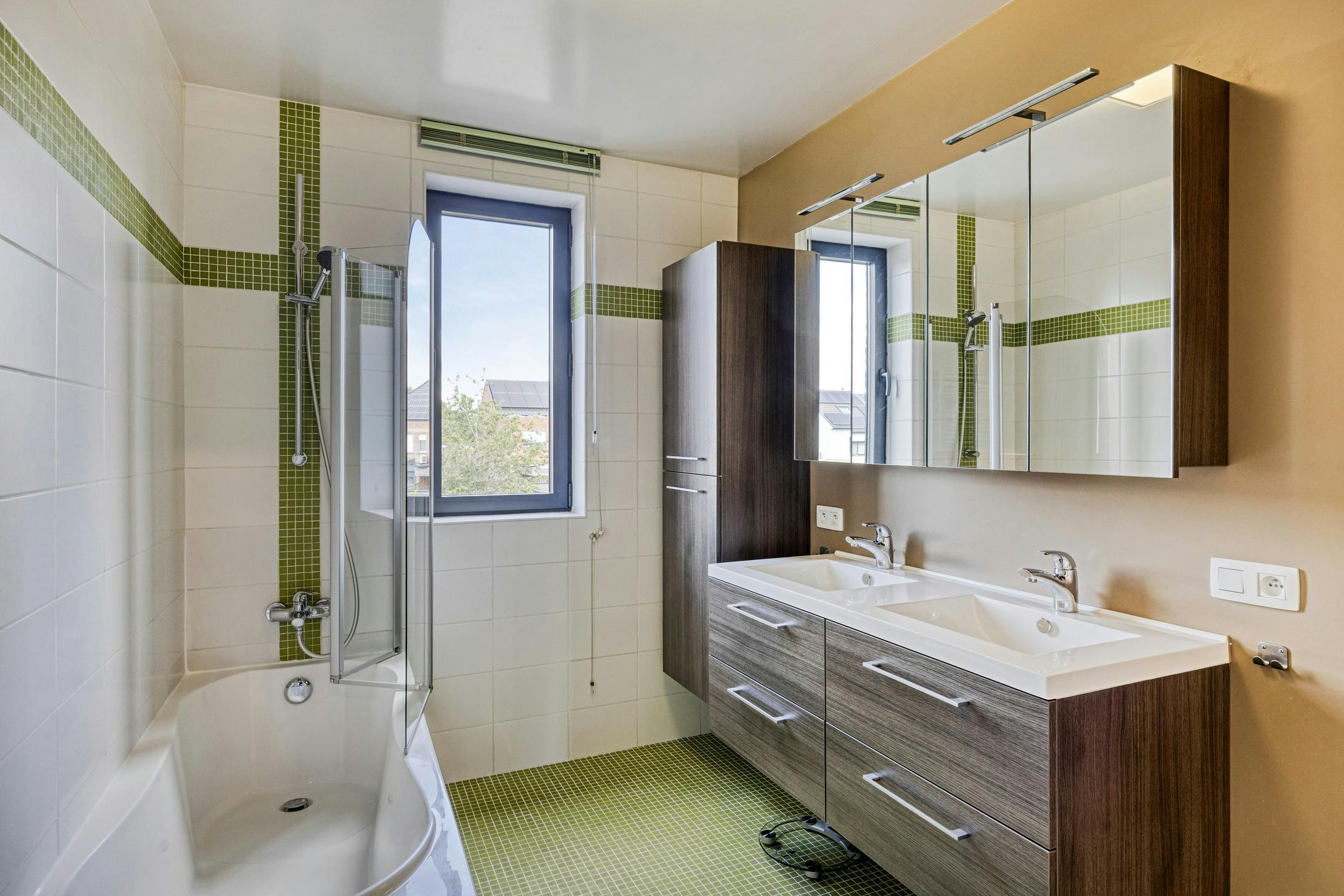 Instapklaar huis met 4 slaapkamers te koop in Gooreind! foto 21