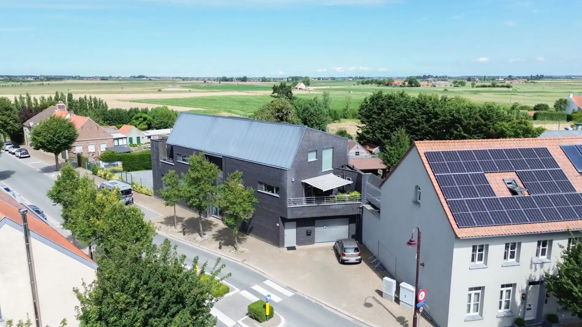 Instapklaar, recent en energiezuinig appartement met 2 slaapkamers aan de kust foto 3