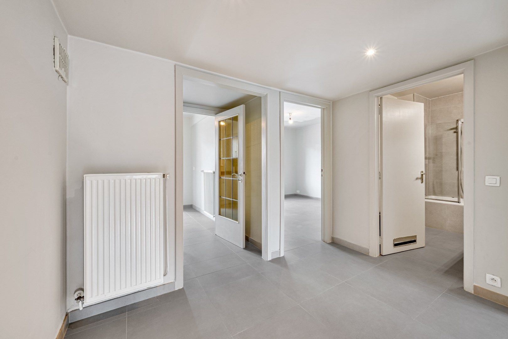 Modern 2 slpk appartement met terras en garage foto 5