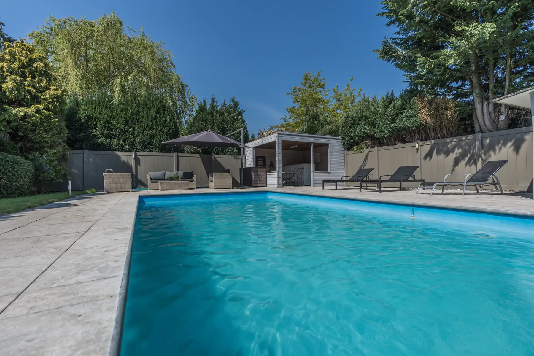 Gerenoveerde vrijstaande villa met verwarmd zwembad foto 24