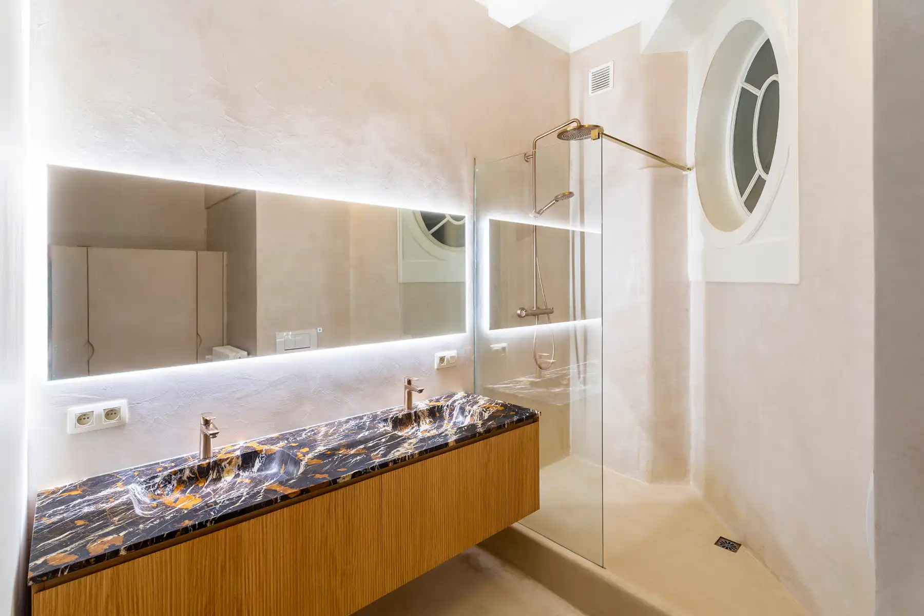 Uniek 2 slpk appartement met terras op toplocatie foto 10