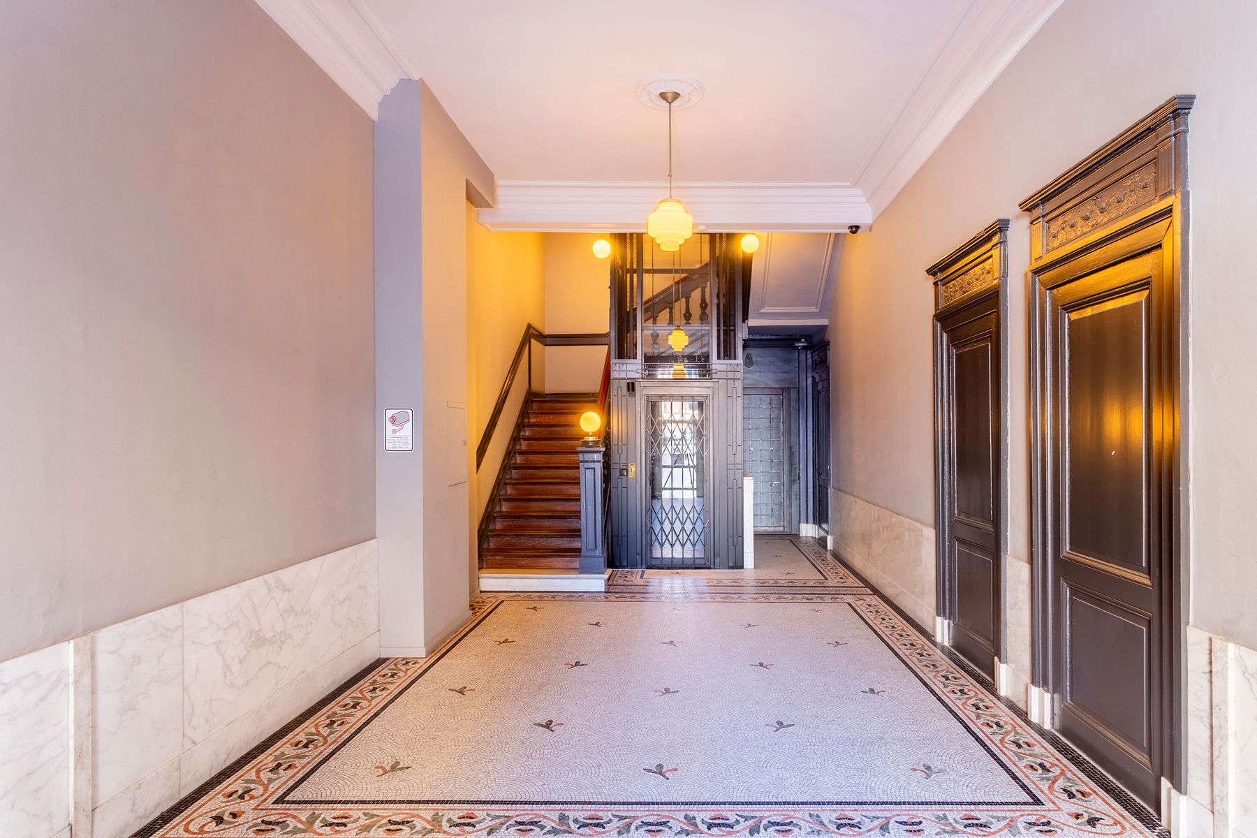 Lichtrijk appartement met karakter in de Markgravebuurt foto 10