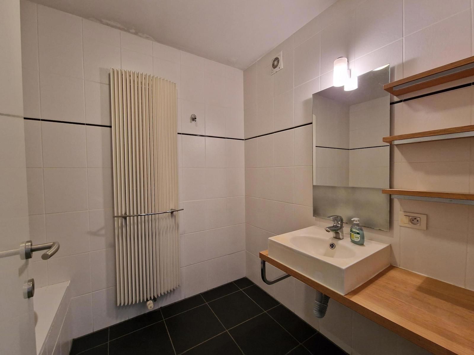Appartement met groot terras en garage op Boulevard te Mol foto 23