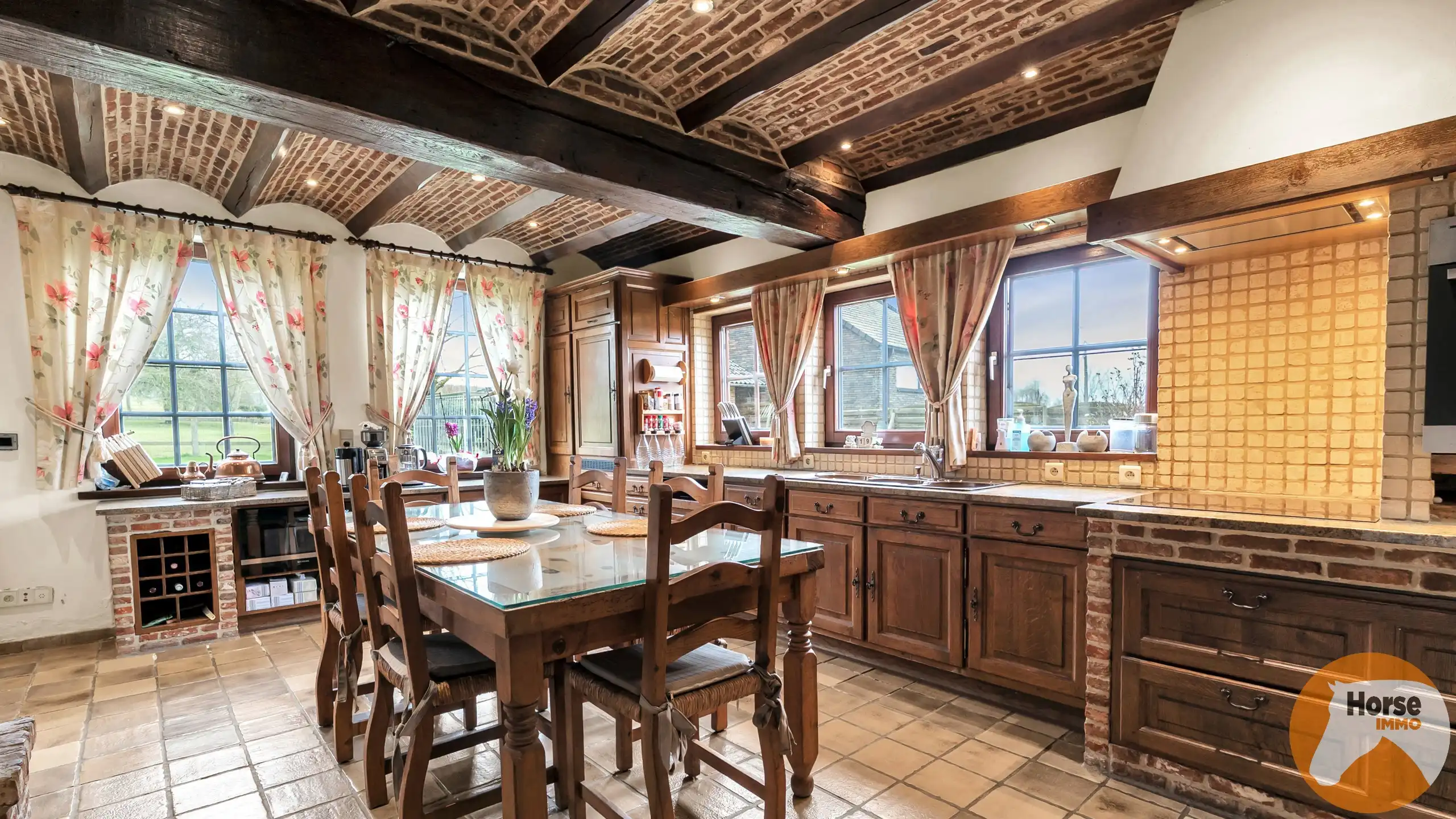 ROOSDAAL - Centraal gelegen woning met prachtig uitzicht foto 12