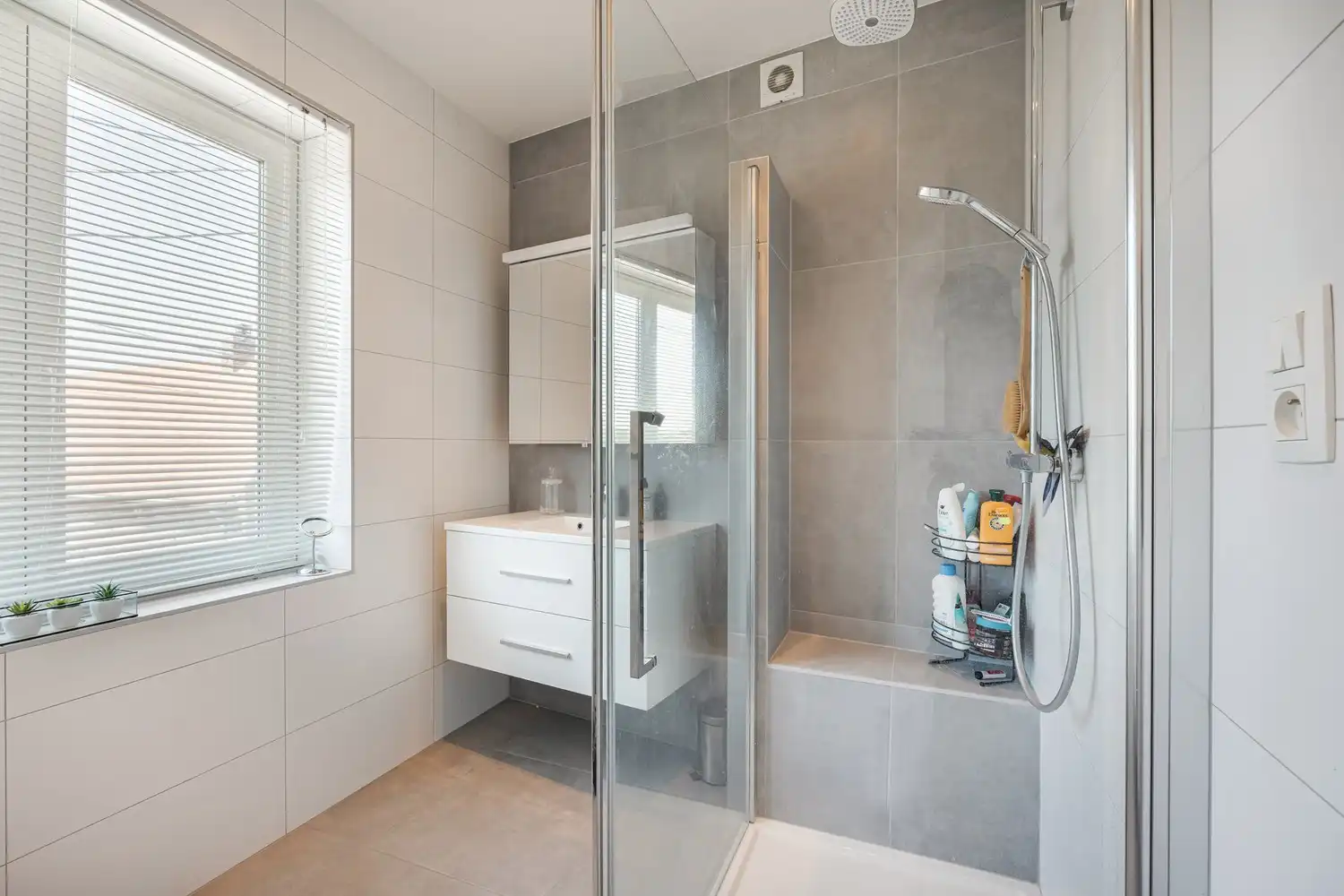 Ruime gezinswoning op een topligging met adembenemend zicht op het kanaal foto 15