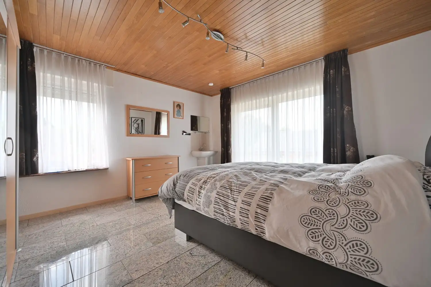 Halfvrijstaande woning met lift en zonnepanelen, zeer mooi gelegen aan de bosrand van Lanaken foto 13