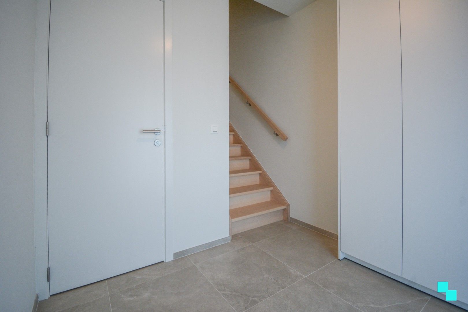 Volleidg afgewerkte nieuwbouwwoning met carport te Sleihage foto 8