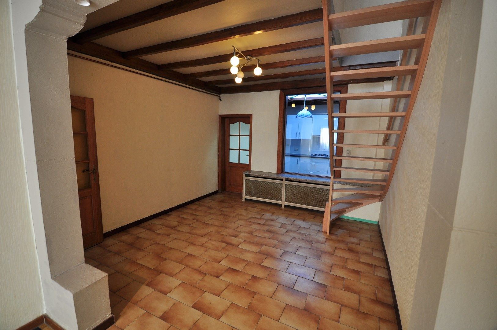 Woning met 2 slaapkamers en garage te Oostende  foto 3