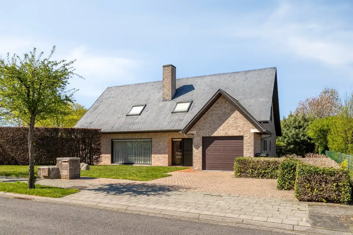 Ruime villa op 1098m²  te koop op Hoog Kortrijk foto 2