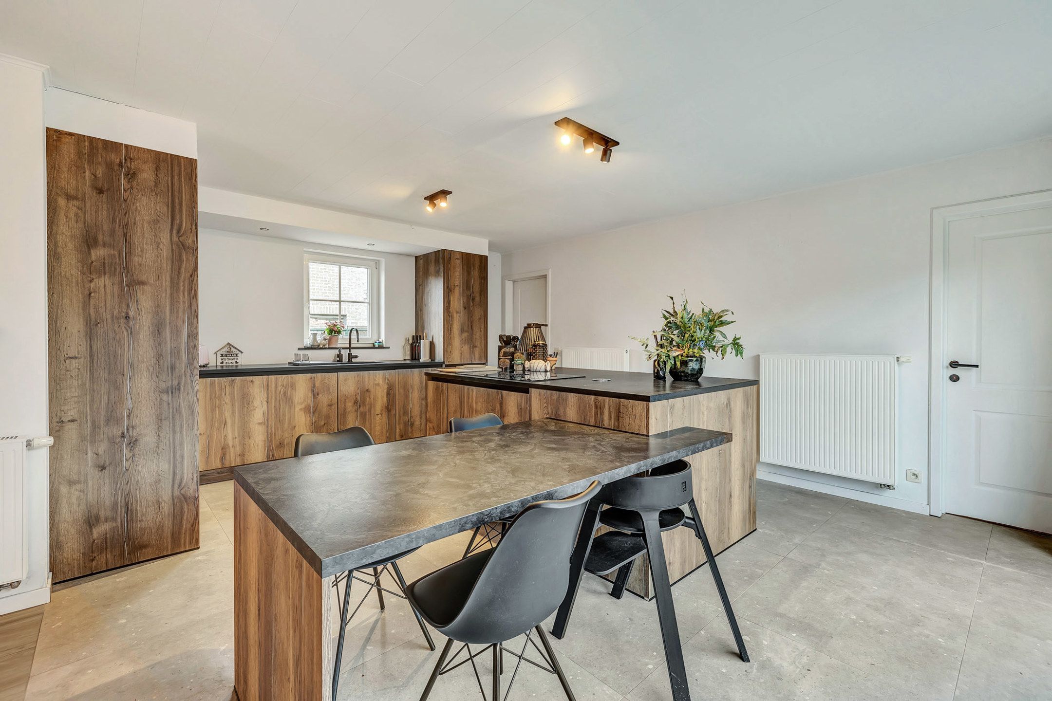 Instapklare woning te Ternat met drie slaapkamers, tuin en carport! foto 4