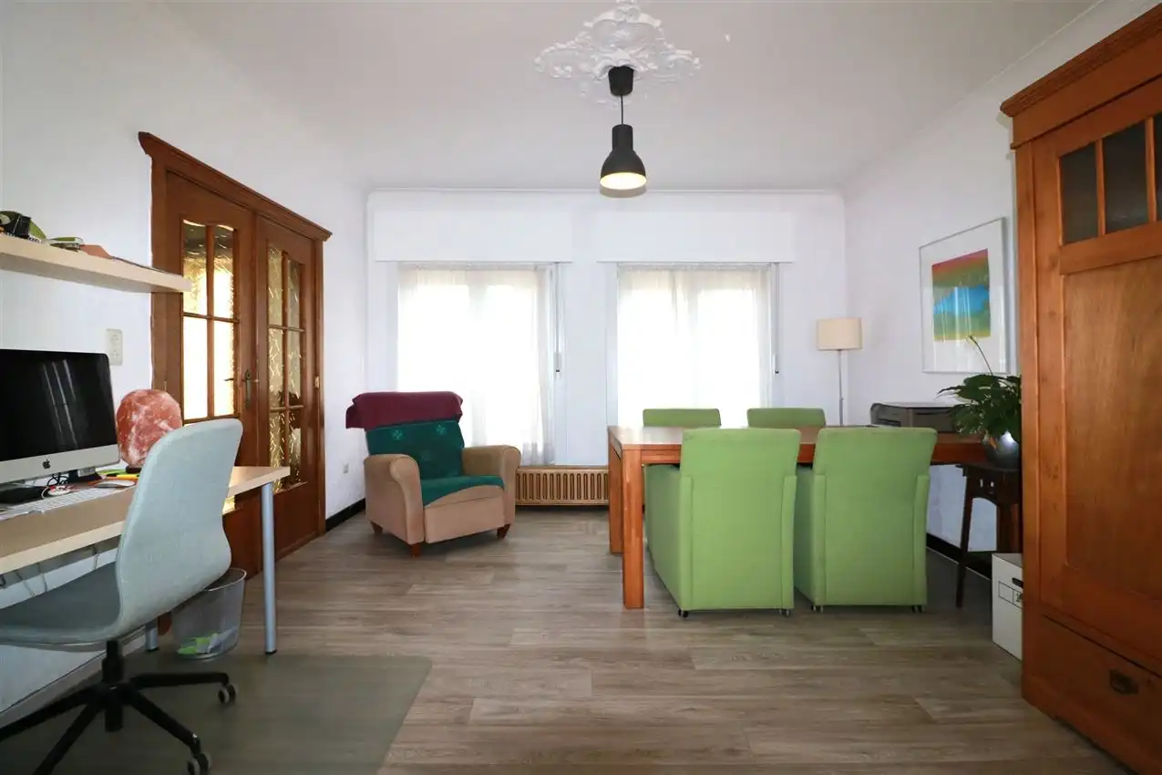 Gusting gelegen woning met 2 slpk, garage en tuin foto 7