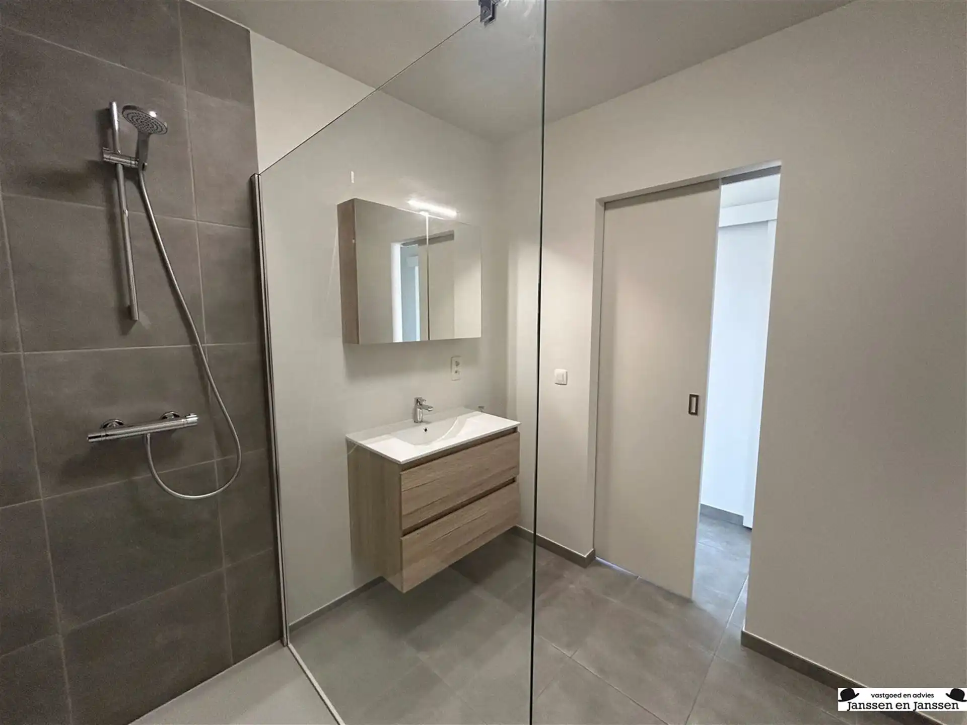 Prachtig appartement met 1 slaapkamer, parking en berging foto 7